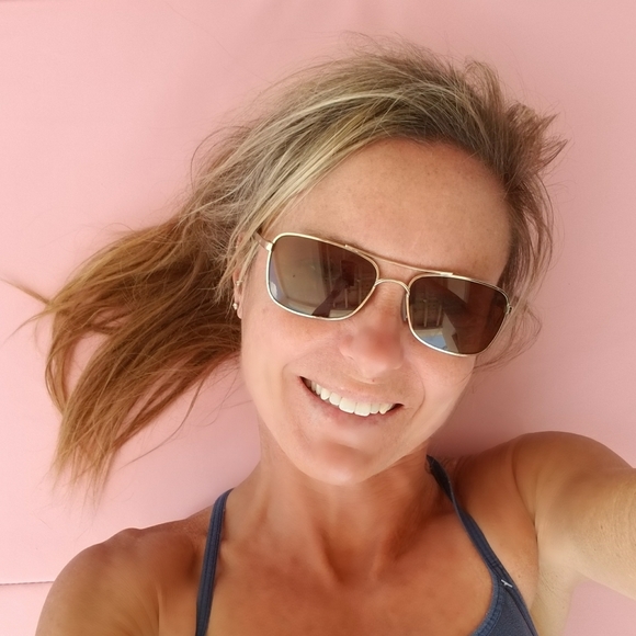 Meet your Posher, Susan - Picture 2 of 2